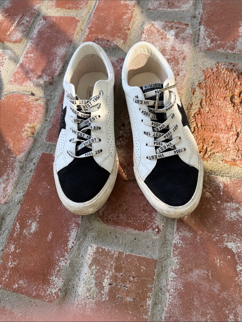 Vintage Havana White and Black Low-Top Sneakers